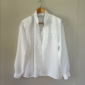 Kathy Che White Embroidered Women's Top 12